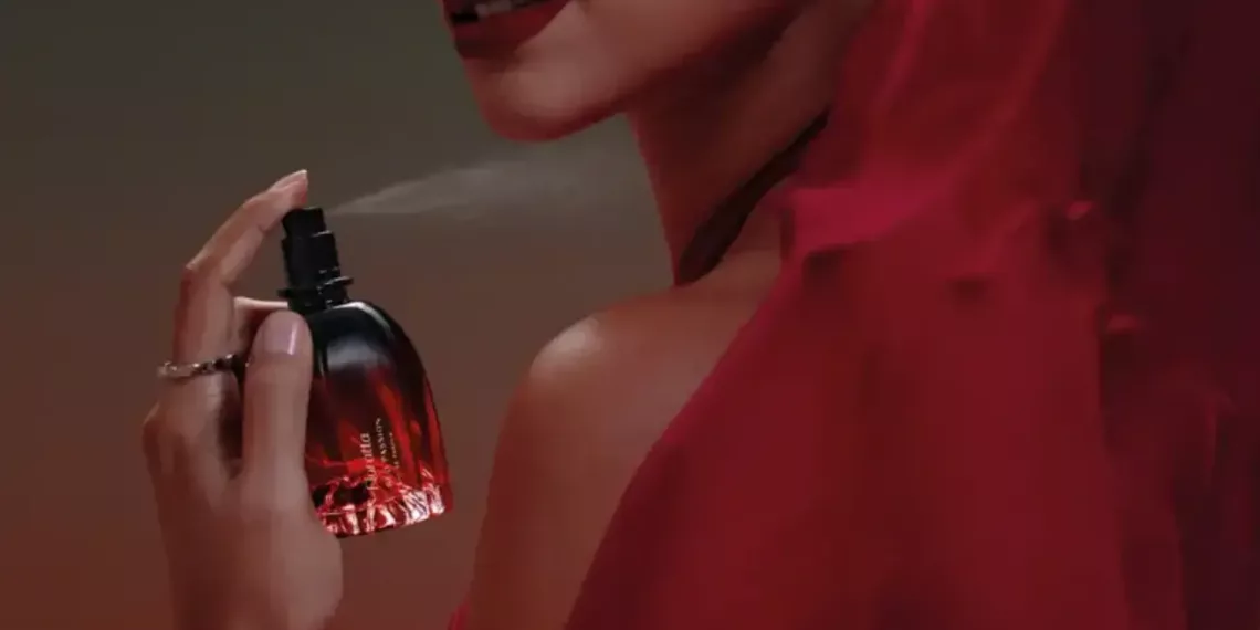 2012e5fd 0c1b 4f8f 801b a4c3e17a3427 bot 59306 floratta red passion eau de parfum maos modelo 03