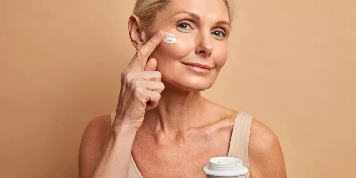 cremes madura 1 - Cremes faciais para mulheres maduras: hidratação, firmeza e rejuvenescimento da pele