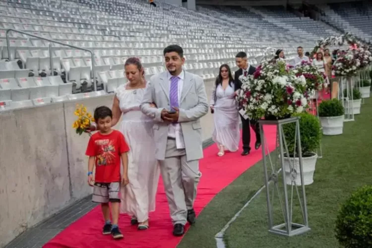 Casamento coletivo na Ligga Arena (Foto: Sandra Lima/SMCS)