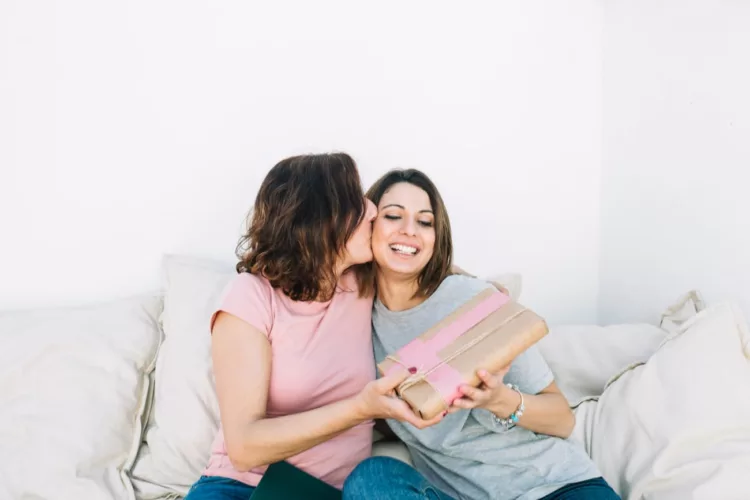 presente maes - Fragrâncias, maquiagem e kits especiais lideram o Dia das Mães e ditam tendências para 2025