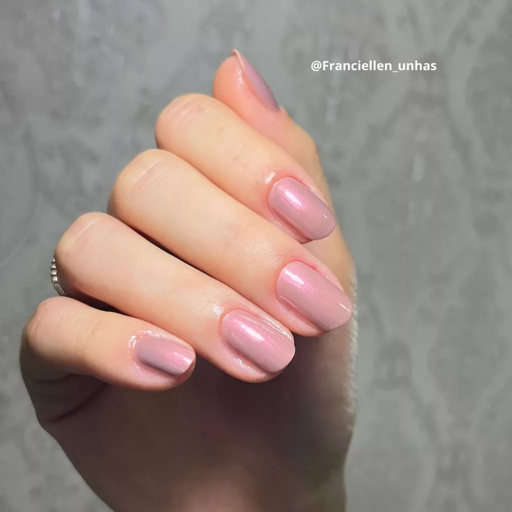 unha cintilante 2 - Esmalte cintilante: a tendência que voltou com tudo e promete unhas poderosas