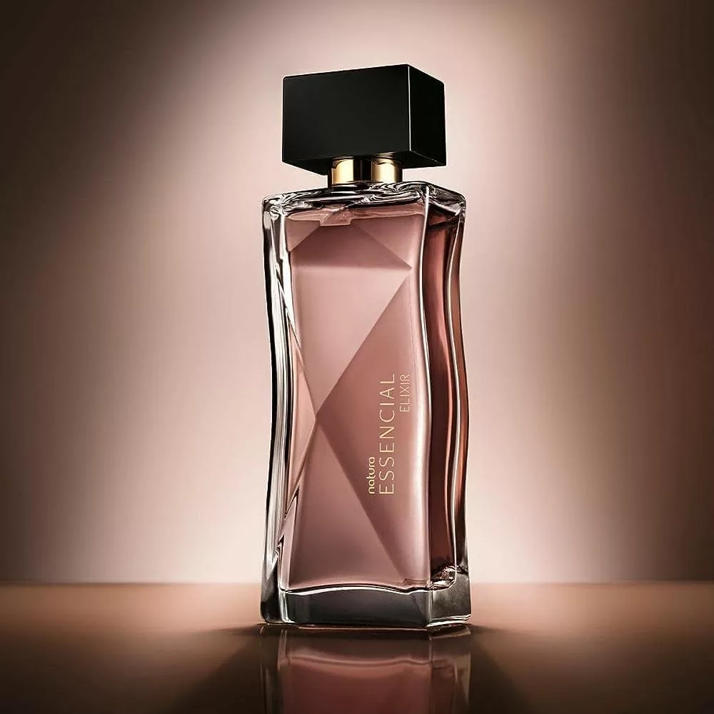 51a9F7B1plL. UF10001000 QL80 - Qual perfume nacional tem cheiro de mulher rica? Veja 5 fragrâncias femininas que exalam elegância e arrancam elogios