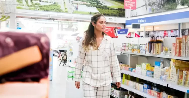 Paolla Oliveira acao Dove 768x401 1 - Entre na brincadeira: use pijama e ganhe um presente Dove para a pele neste inverno