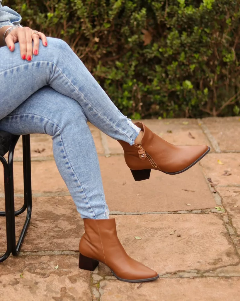 bota cano curto 2 - Look com bota de cano curto: como montar combinações estilosas e atuais