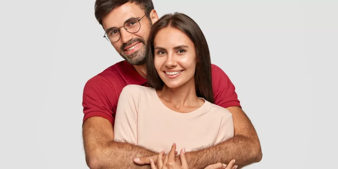 casal amor 1 - Casais que duram compartilham esses 3 hábitos — e você pode aplicar agora mesmo