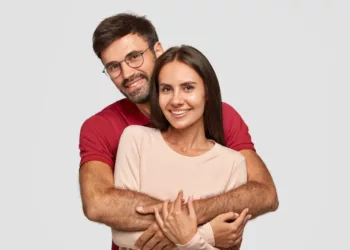 casal amor 1 - Casais que duram compartilham esses 3 hábitos — e você pode aplicar agora mesmo
