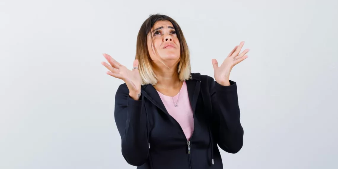 exausta 1 - Chegou o fim da semana... e você só quer sumir? Veja como cuidar da mente e recuperar sua energia emocional