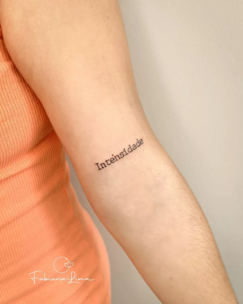 intensi - Tatuagens femininas pequenas com frases: 9 ideias delicadas e cheias de significado
