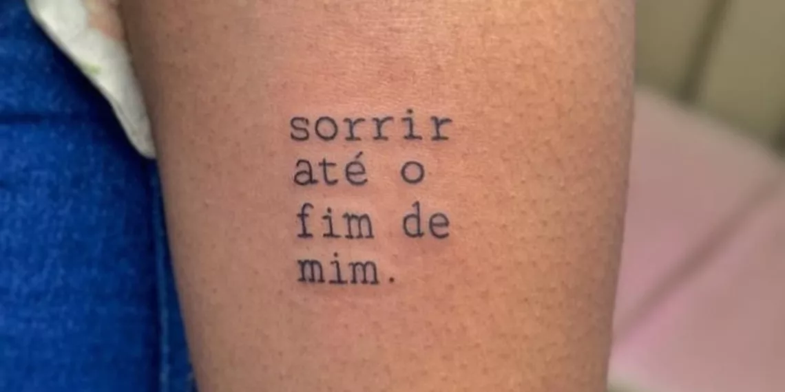 tatoo frase cp - Tatuagens femininas pequenas com frases: 9 ideias delicadas e cheias de significado