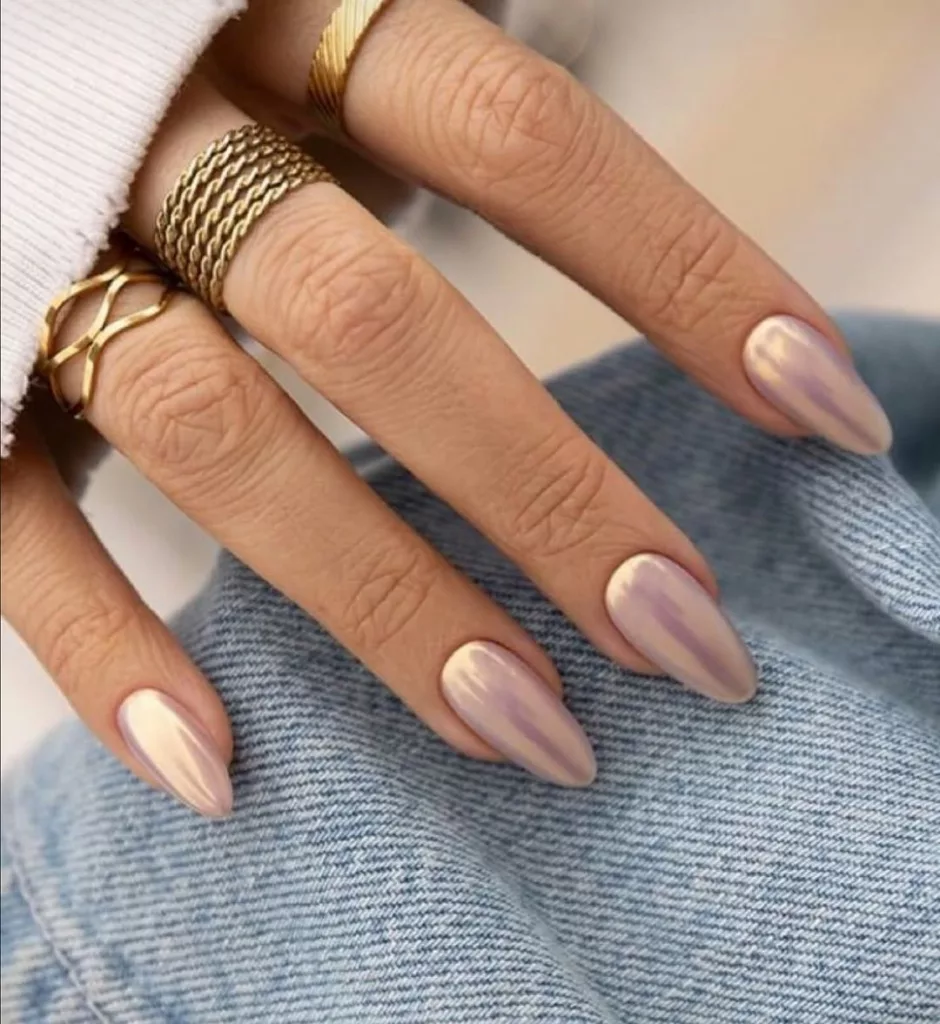 unhas clarinhas inverno 2 - Esmaltes clarinhos para o inverno: 4 tons elegantes para usar no fim de semana