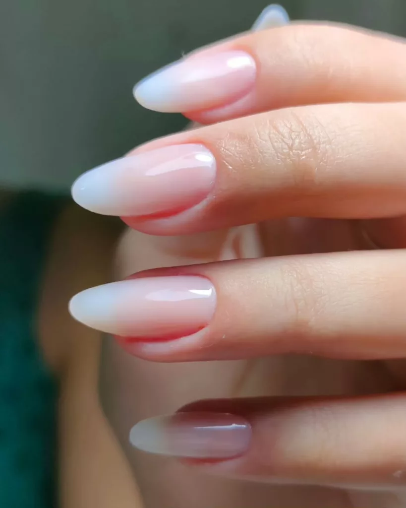 unhas clarinhas inverno 5 - Esmaltes clarinhos para o inverno: 4 tons elegantes para usar no fim de semana