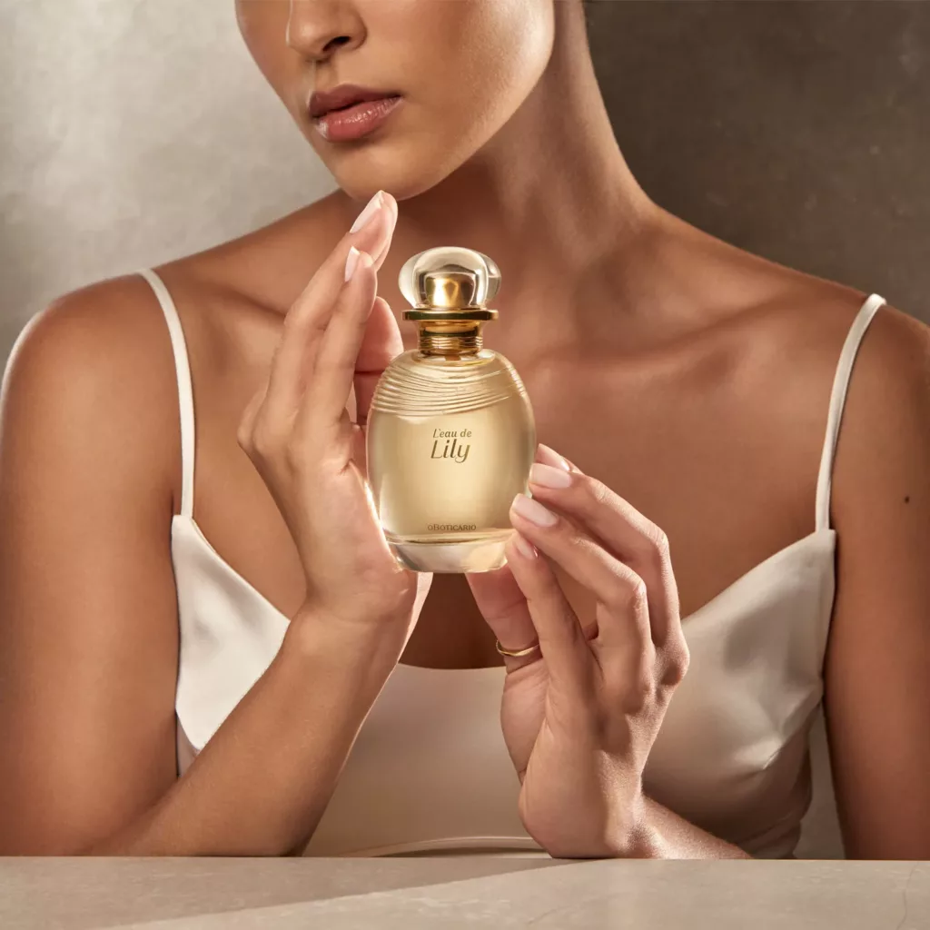 BOT 83971 LEAU DE LILY COLONIA MAOS - Perfumes femininos que deixam rastro: os mais elogiados para começar bem a semana