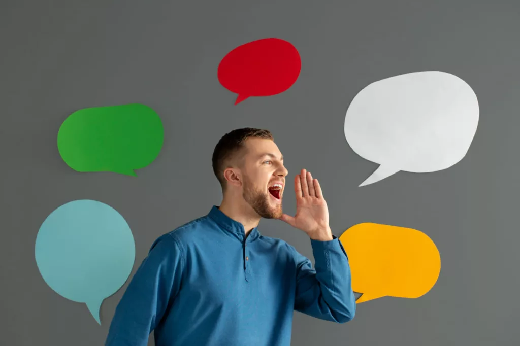 falando alto - Você fala alto demais? Psicólogos revelam o que esse hábito diz sobre seu emocional