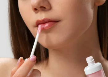 gloss 1 - Gloss labial está de volta: o brilho que dominou os anos 2000 é tendência de novo!
