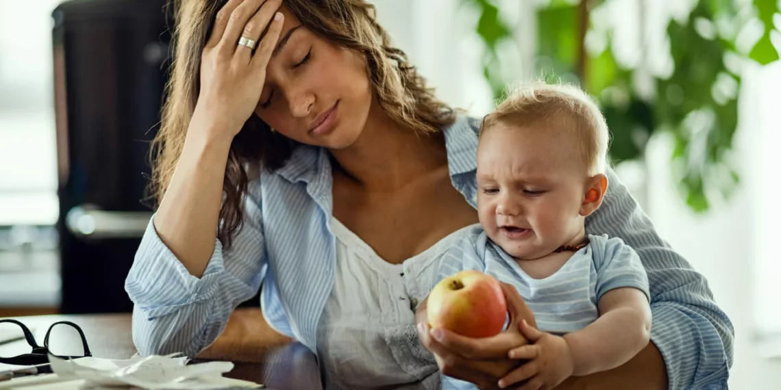 mae preocupada 1 - Será que estou fazendo certo? O medo de errar na maternidade e como superá-lo com leveza