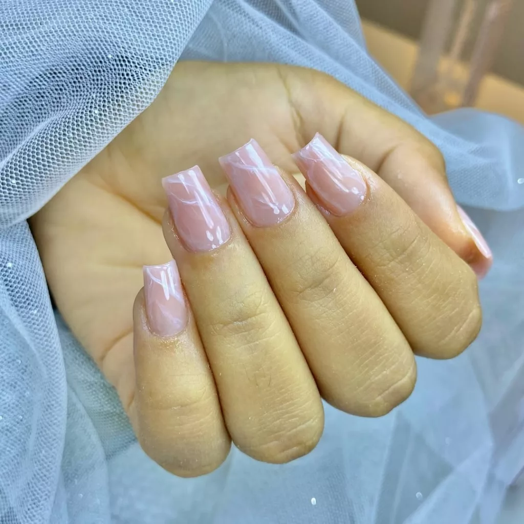 unha efeito marmore 3 - Unhas decoradas com efeito mármore: a tendência que está bombando no TikTok